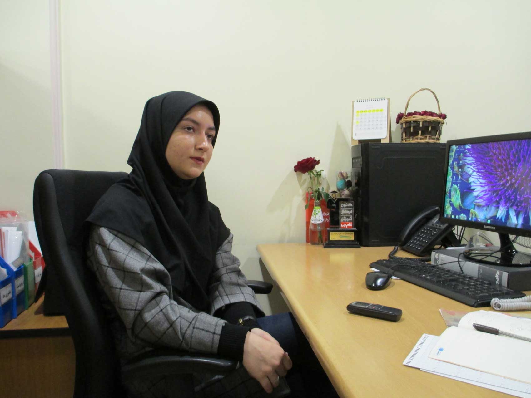 نازنین قاسمی، رتبه‌ی ۲ انسانی و 7 زبان از شیروان