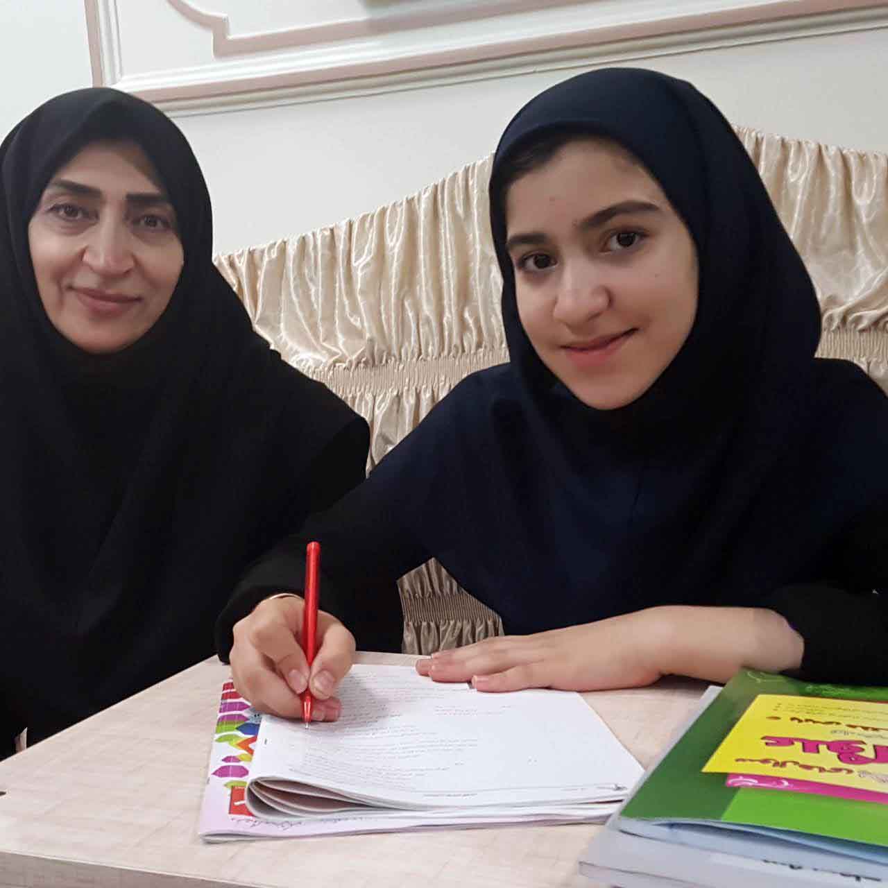آیلین مظلومی‌پور، از دوم دبستان تا کلاس هشتم