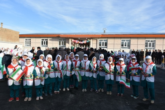بنیاد قلم چی 3 مدرسه به دانش آموزان میاندوآب اهدا کرد - تصویر 8