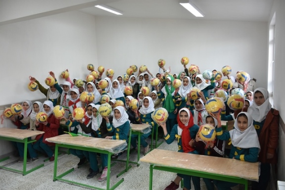 بنیاد قلم چی 3 مدرسه به دانش آموزان میاندوآب اهدا کرد - تصویر 9