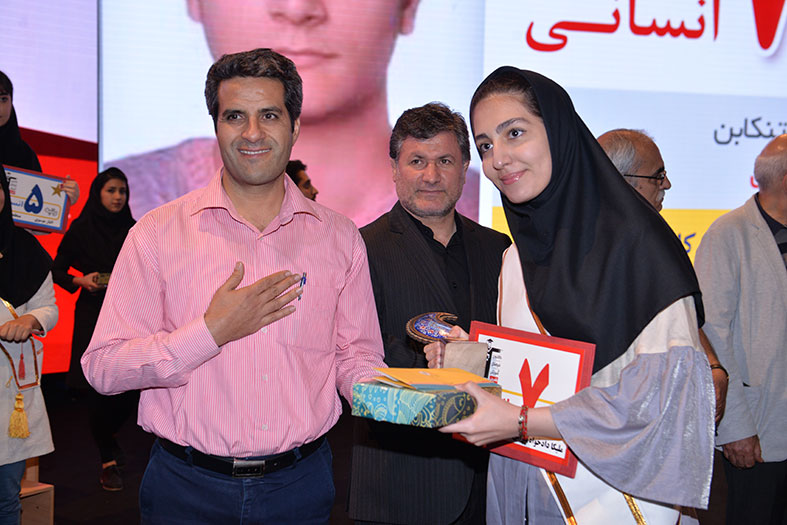 گفتوگو با پدر و مادر ملیکا دادخواه، رتبهی 10 انسانی کشور گفتوگو با پدر و مادر ملیکا دادخواه، رتبهی 10 انسانی کشور