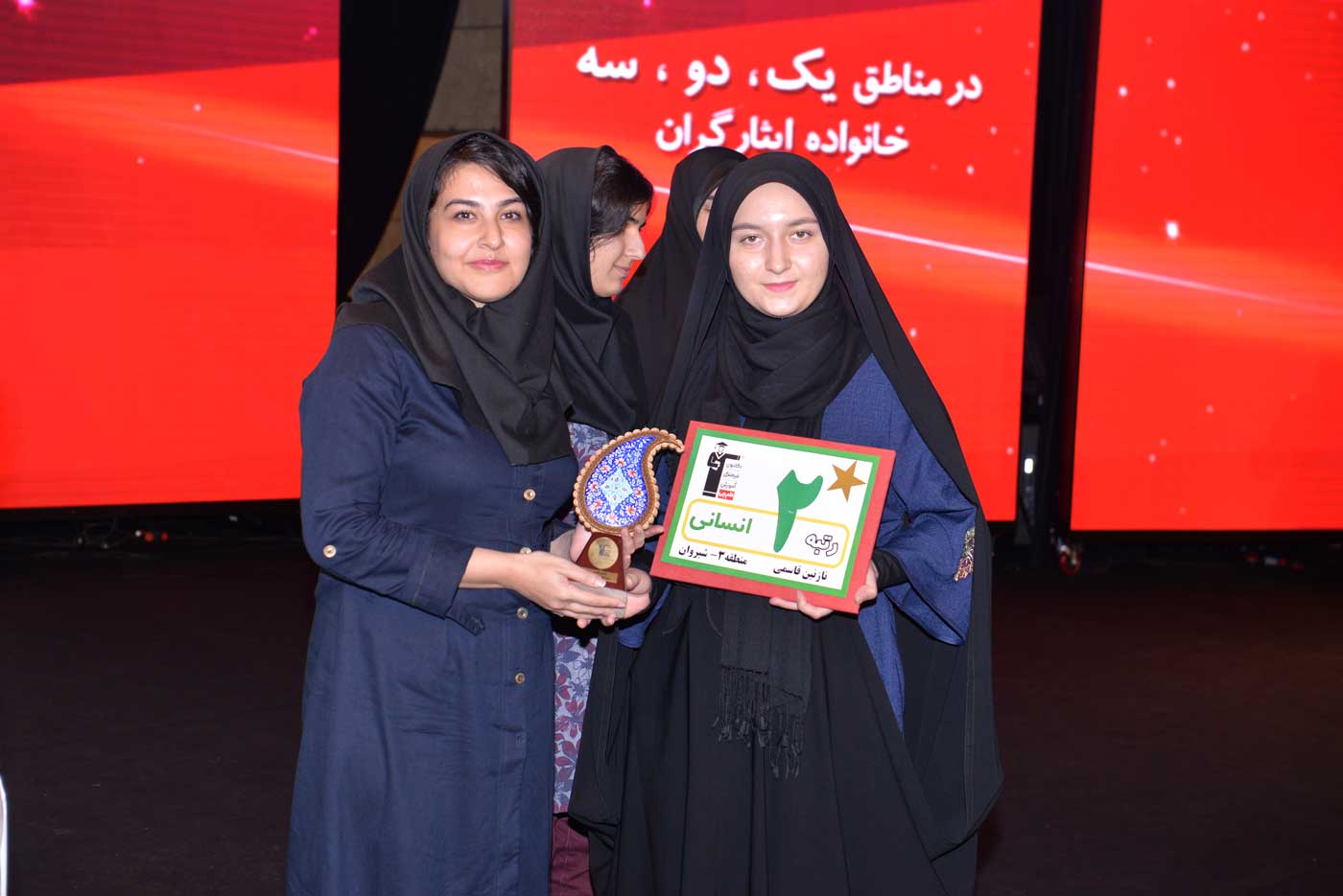گفت‌وگو با نازنین قاسمی، رتبه‌ی 2 انسانی و 7 زبان از شیروان - تصویر 1