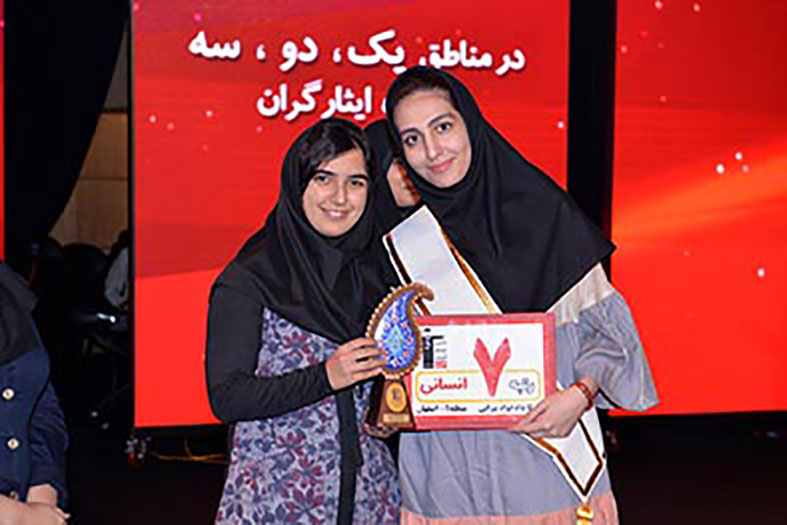 گفتوگو با پدر و مادر ملیکا دادخواه، رتبهی 10 انسانی کشور گفتوگو با پدر و مادر ملیکا دادخواه، رتبهی 10 انسانی کشور