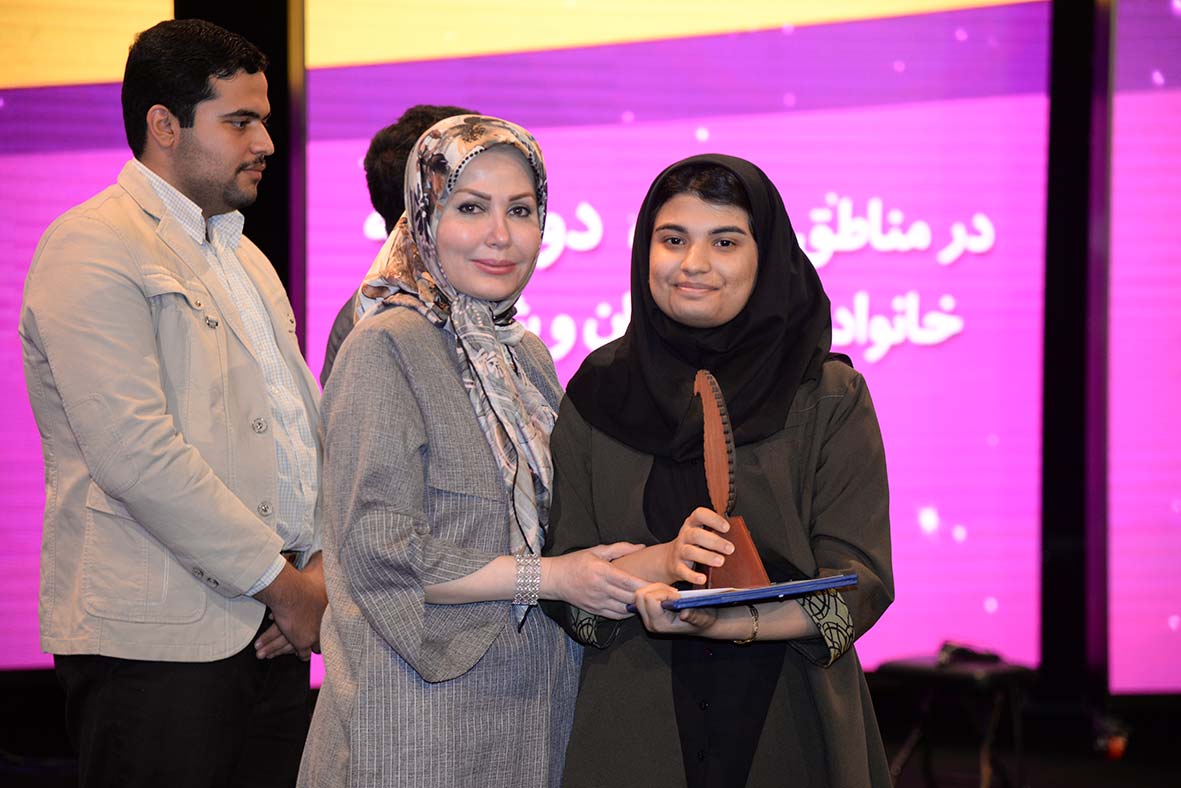 گفتوگو با زهرا کریمیزاده، رتبهی 3 تجربی منطقهی 3 - تصویر 1