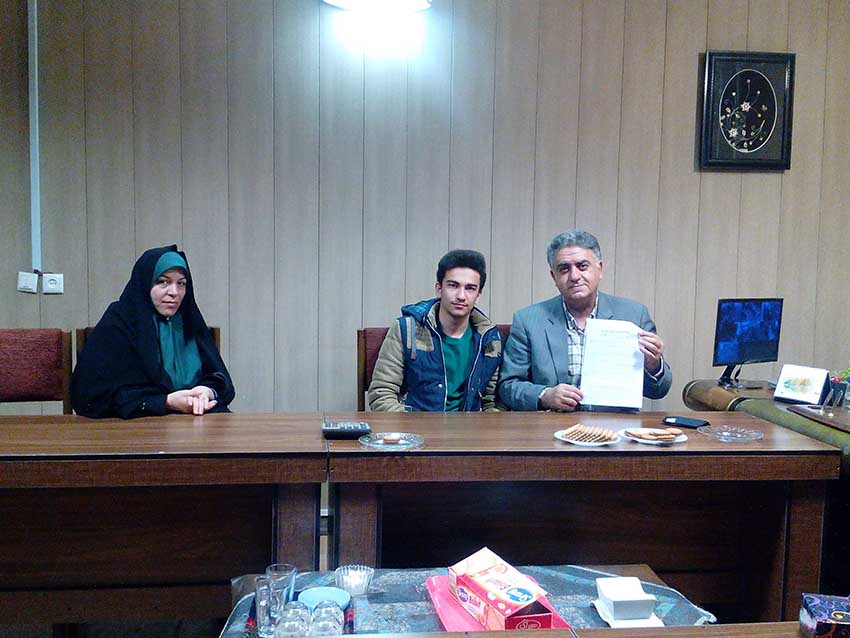 حسین گلهداری، دانشآموز برتر تجربی در یک نگاه حسین گلهداری، دانشآموز برتر تجربی در یک نگاه