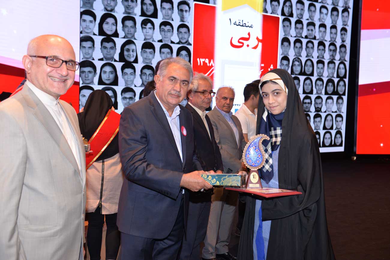 گفتوگو با پدر و مادر فاطمه زارعی، رتبهی ۱ تجربی از بوشهر گفتوگو با پدر و مادر فاطمه زارعی، رتبهی ۱ تجربی از بوشهر