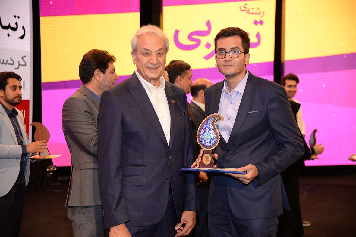 علی افخمی‌نیا، رتبه‌ی  6 تجربی کشور