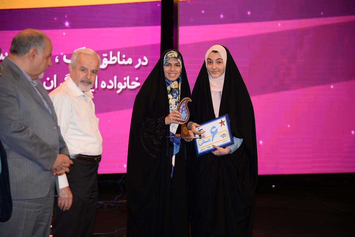غزاله رضوانی، رتبهی 6 انسانی منطقهی 2 غزاله رضوانی، رتبهی 6 انسانی منطقهی 2