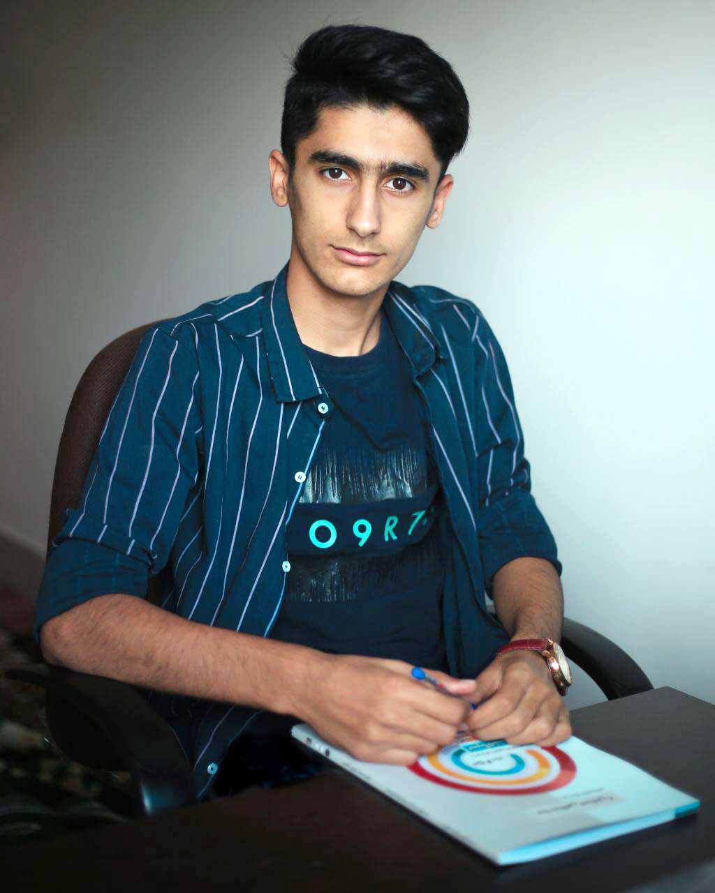 پریسا کفایتی، دانش‌آموز سال دوازدهم تجربی از لاهیجان با میانگین تراز ۷۹۷۱